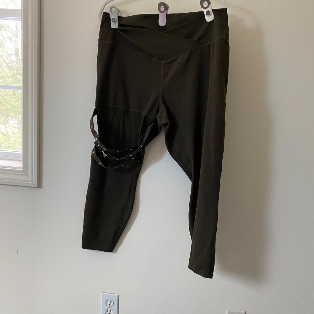 High Waisted Crossover Contrast Mesh Decorative Buckle Plus Size Leggings 2X